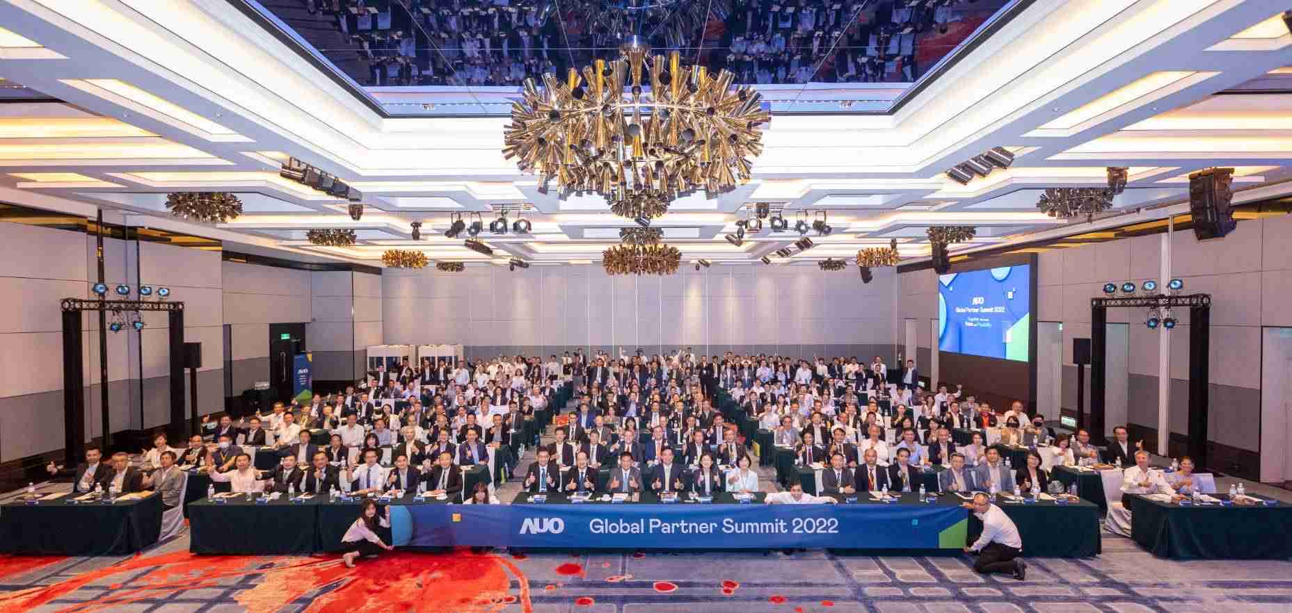 友達推動「安心、、創新、、、、用心、、同心、、、盡心」五星職旅，，為菲籍員工打造全方位照護，，首度贏得「人權實踐與發展領袖獎」殊榮