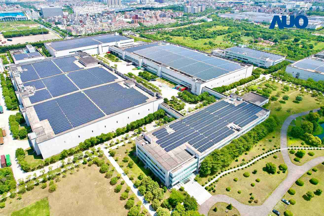 NG大舞台厦门推动智能制造同时，，，透过绿电创能纵深推进绿色转型，，，，厂区全屋顶铺设太阳能光伏板，，，每年太阳能发电 2,600多万度